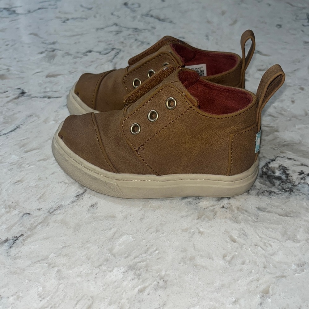 Toms size 5 toddler shoe